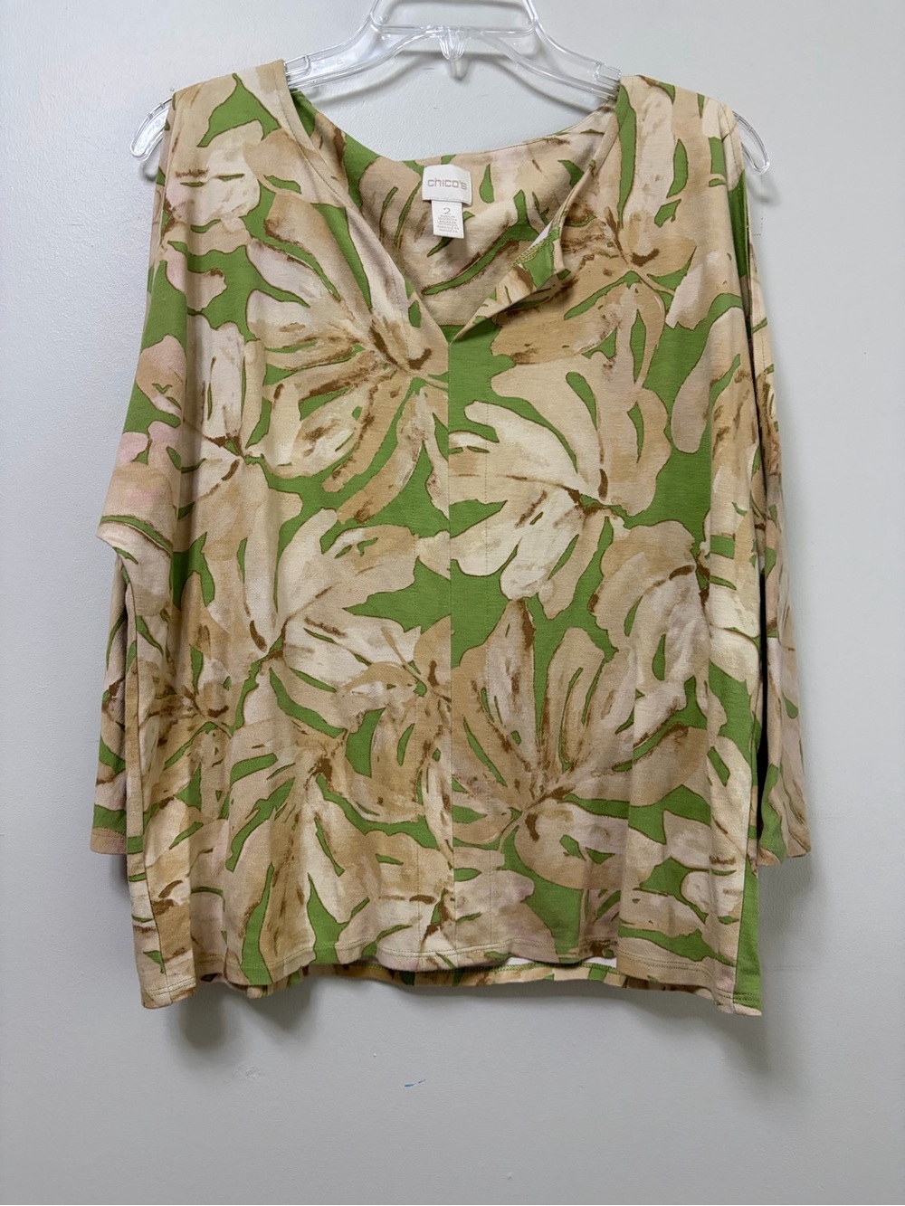 Chico's women Tropical Monstera Palm Leaf Cold Shoulder Blouse Size 2 / Large